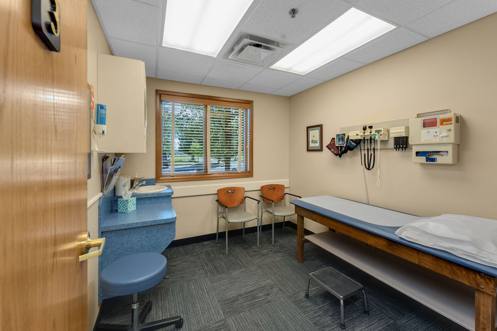 main-street-physician-office-25000-hall-road-woodhaven-mi-usa (1)