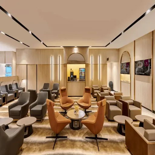 plazapremiumlounge.com